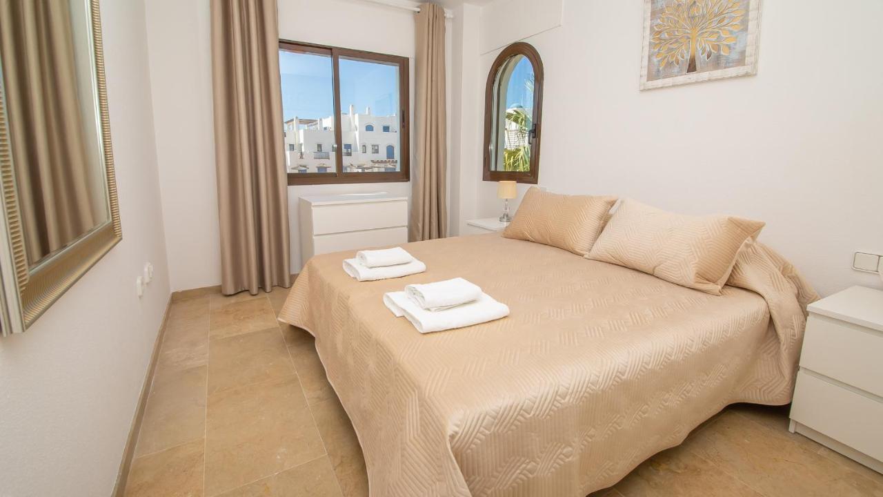 Lovely 2-Bed Apartment In Marina De La Duquesa Castillo de Sabinillas ภายนอก รูปภาพ